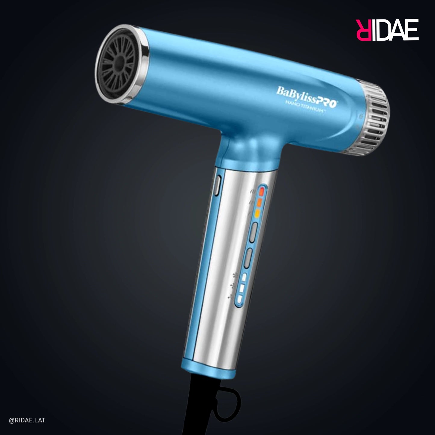 Secador de pelo BaBylissPRO Nano Titanium azul — vista lateral con boquilla concentradora.