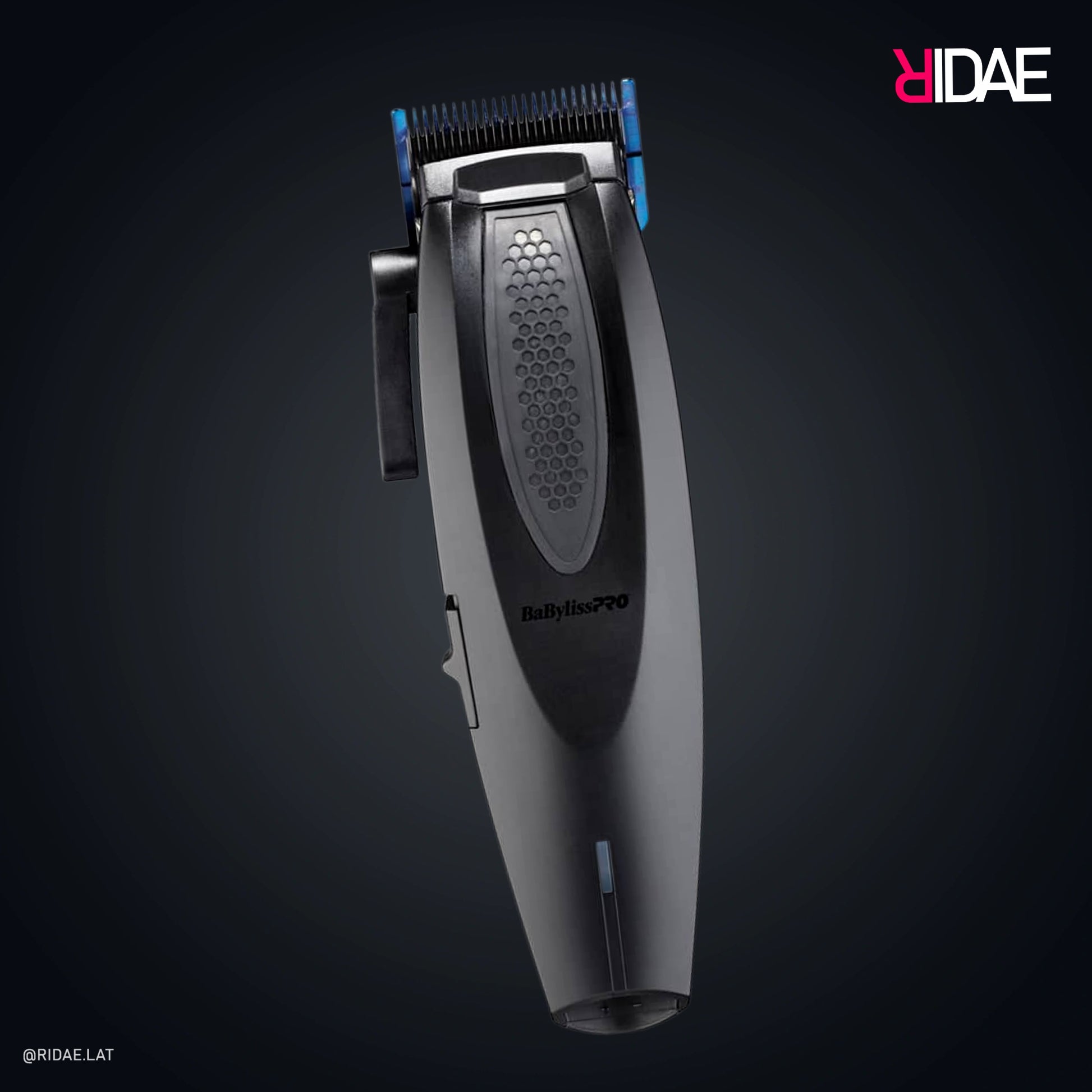 Cortadora BaBylissPRO PowerFX negra con cuchilla y guía azul.