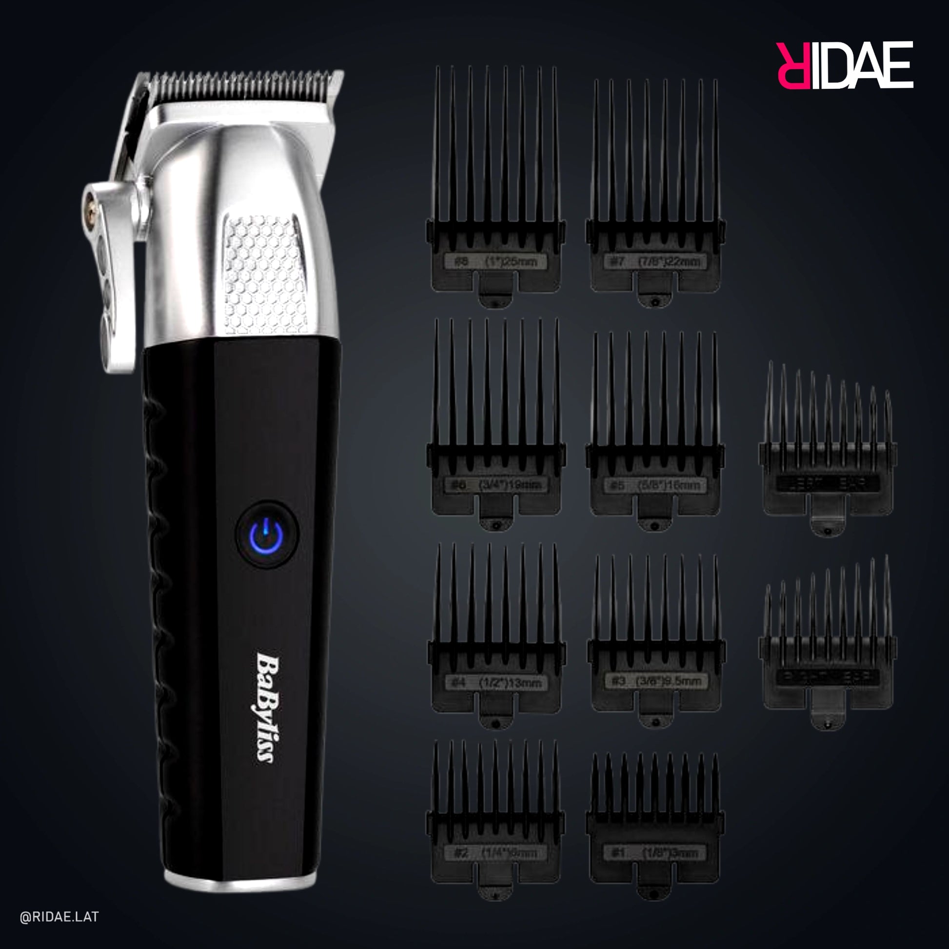 Cortadora de cabello BaByliss Carbon Titanium color plata y negro con palanca de ajuste lateral y set de peines guía negros sobre fondo oscuro.