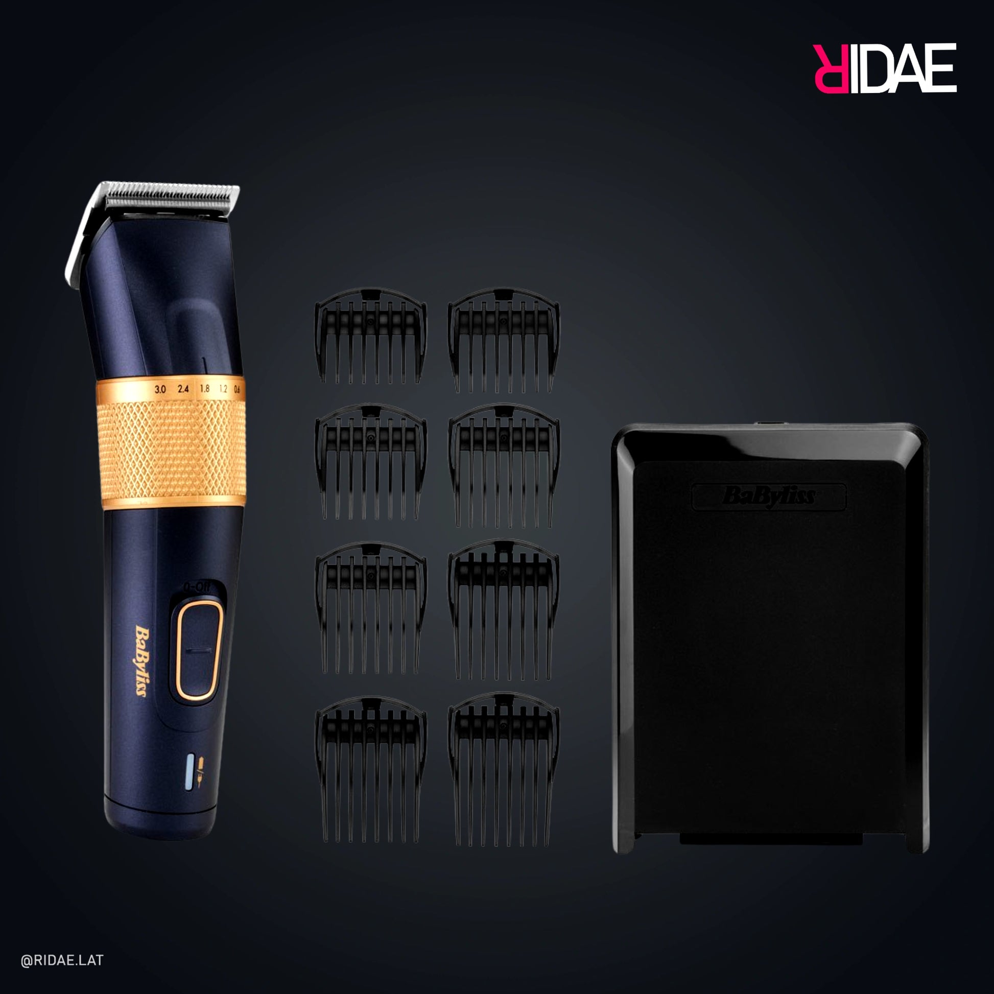 Cortadora de cabello BaByliss Midnight Luxe color azul marino con anillo de ajuste dorado y estuche rígido negro sobre fondo oscuro.