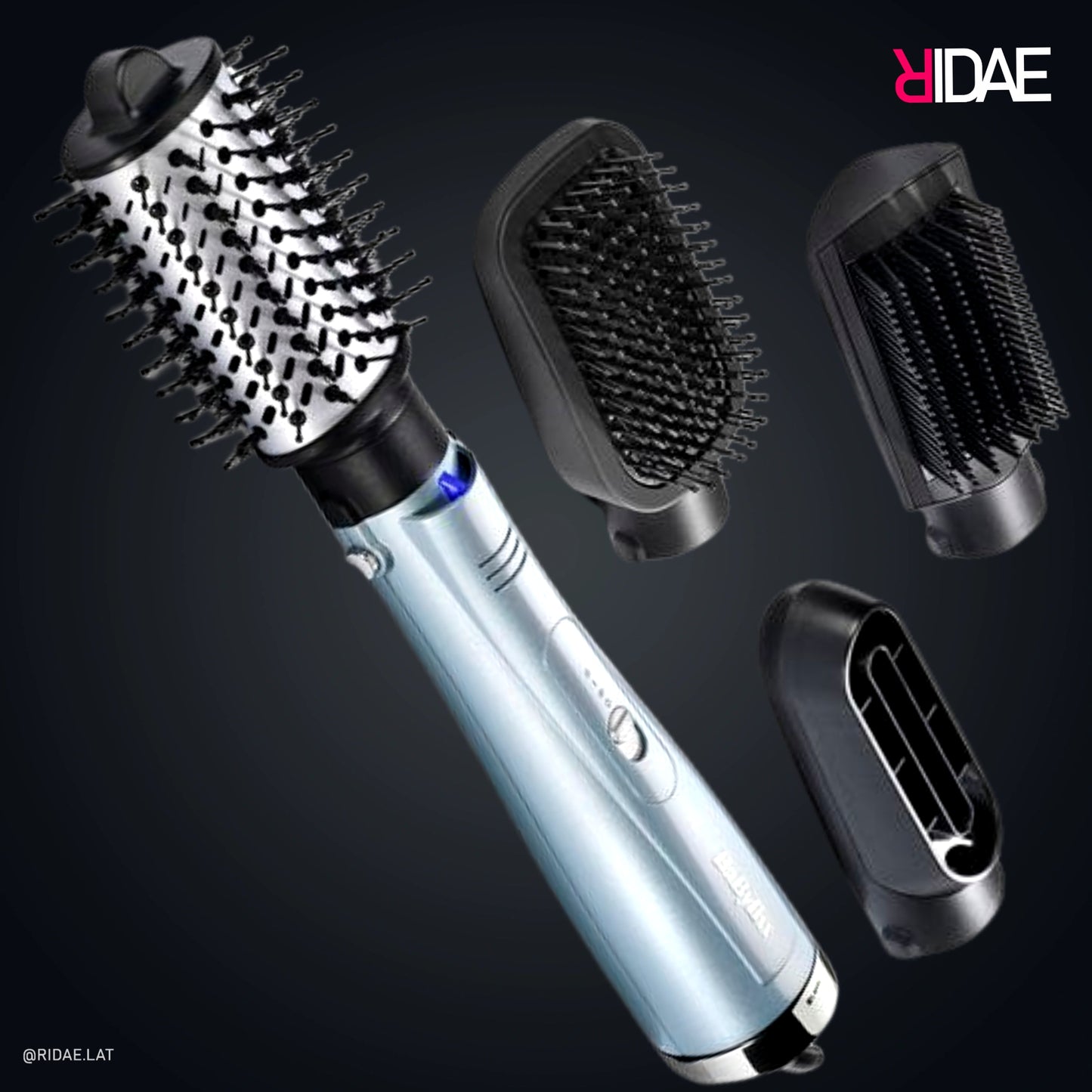 Kit de cepillo de aire BaByliss Air Style 1000 color azul cielo con cuatro accesorios intercambiables (cepillo redondo, pala, cono y boquilla) sobre fondo oscuro.